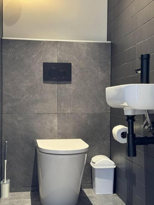 Apartament Black-Luxe Living In The Heart Of City Christchurch Zewnętrze zdjęcie